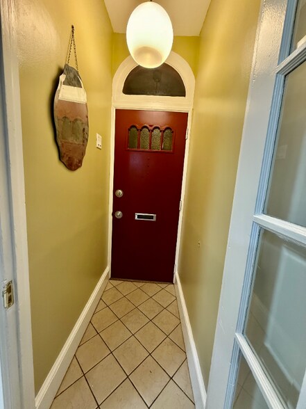 Building Photo - 2628 E Somerset St