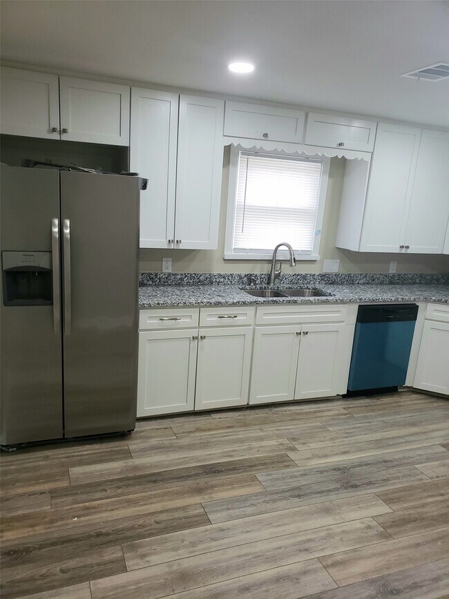 Building Photo - 2506 N Pearland Ave