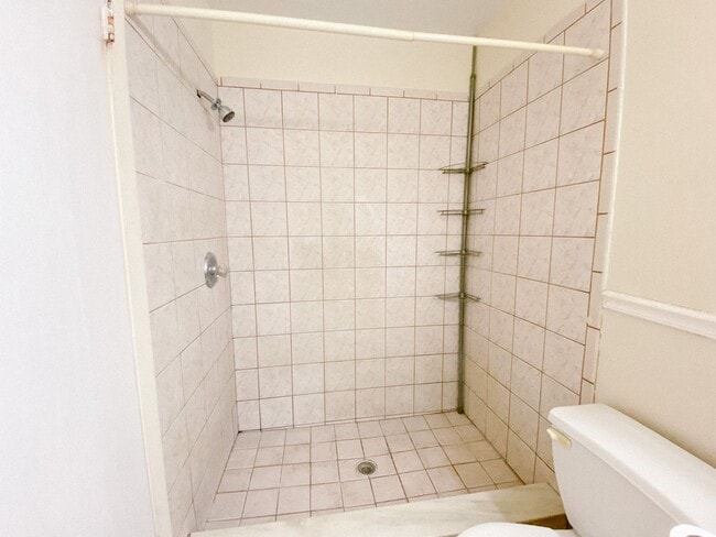 Building Photo - 2 Bedroom, 2 bathroom condo For Rent in To...