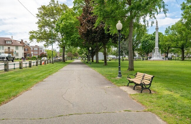 Building Photo - 14 B Park
