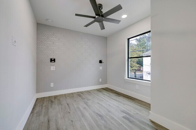 Building Photo - 2403 Cleburne St