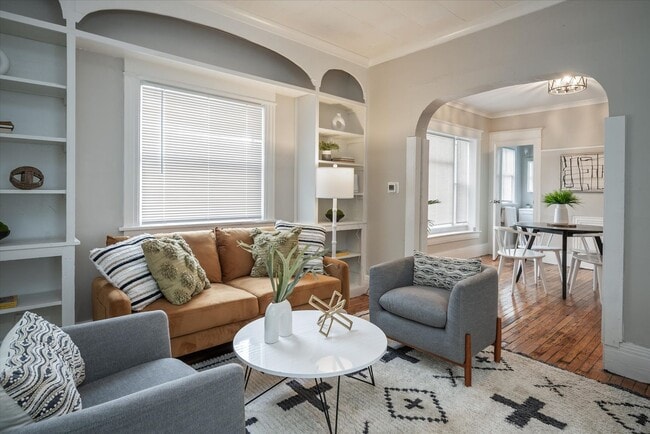 Building Photo - 4 Bedroom 2 Full Bath House | Front Porch ...