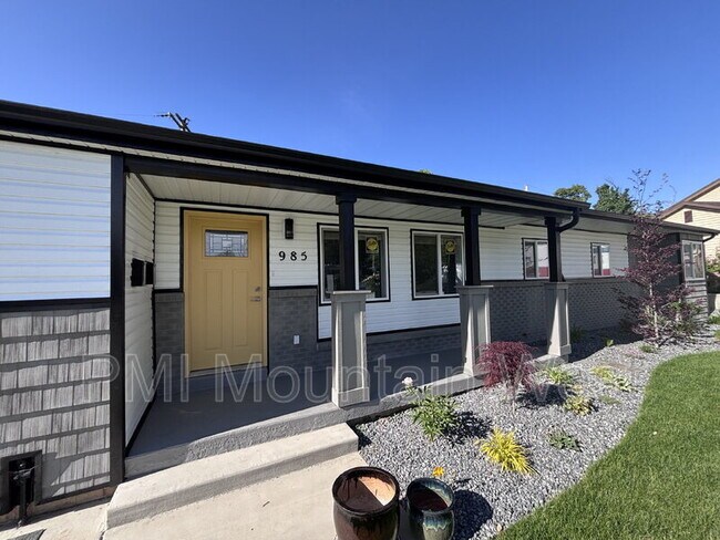 Building Photo - 985 Horsley Cir