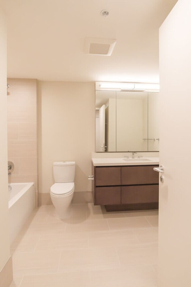 Building Photo - 1Bd/1Ba Seattle Condo