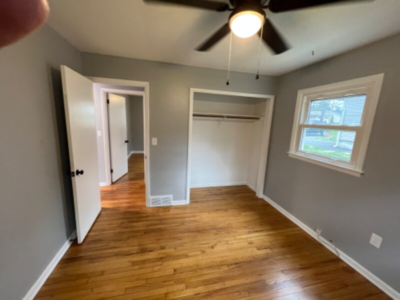 Building Photo - 615 Sunny Ln