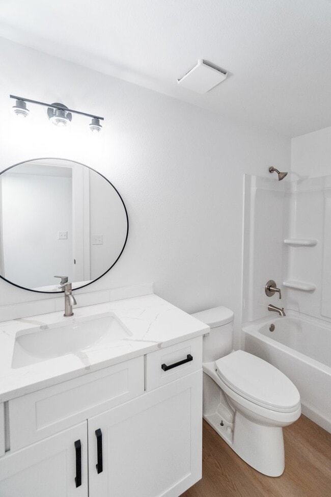 Building Photo - Newly Remodeled Single Family Home in Gate...