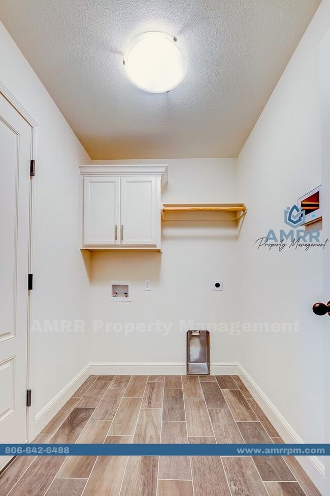 Building Photo - Designed for Living, Built for Entertaining- 3bed, 2 bath