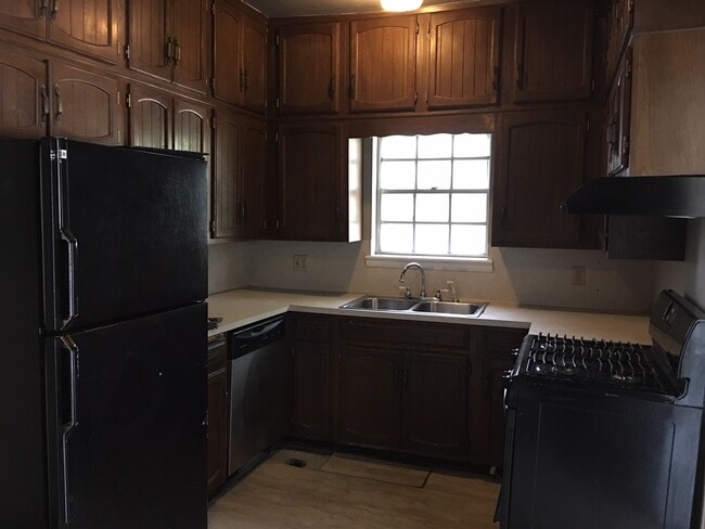 Building Photo - 2725 E 1st St