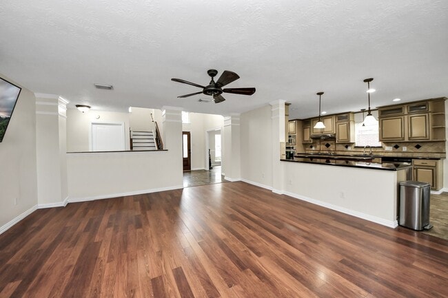 Building Photo - 1024 Glenview Dr