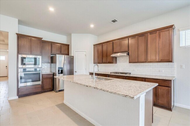 Building Photo - 135 Horseshoe Cove