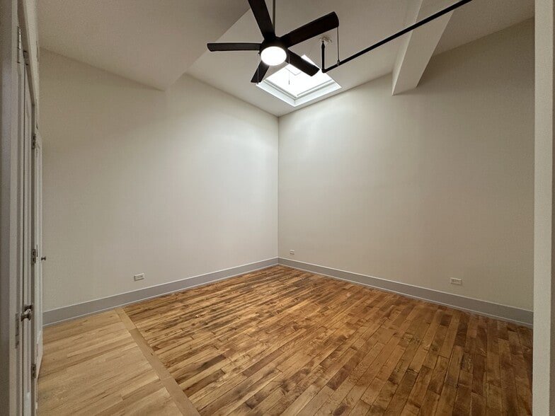 Building Photo - 1432 W 21st St