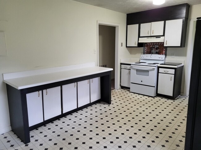 Building Photo - 6811 Radial Dr