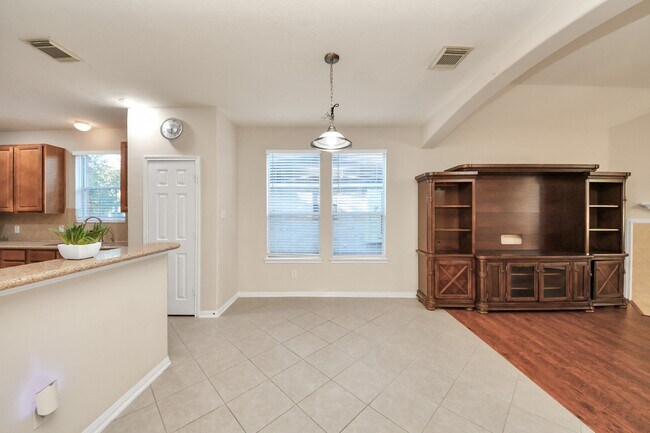 Building Photo - 822 Glen Abbey Dr