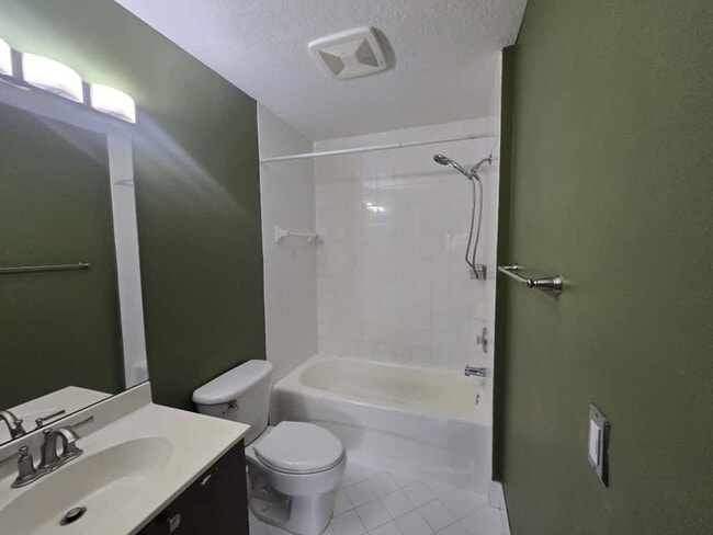 Building Photo - Spacious Briar Bay Rental in Gated Community