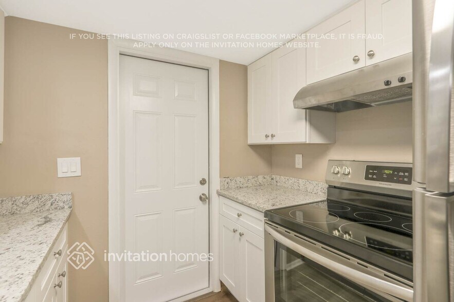 Building Photo - 5135 Kiwi Dr