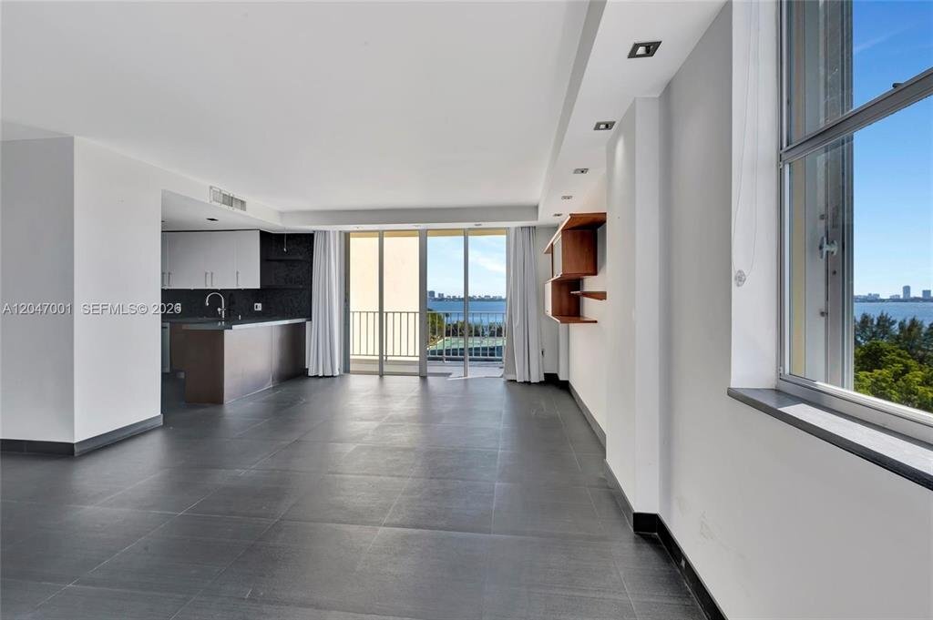 Building Photo - 11111 Biscayne Blvd