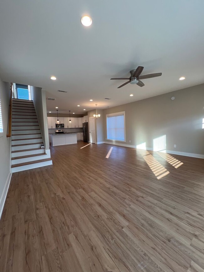 Building Photo - Beautiful Newer Build: Three Bedrooms in t...