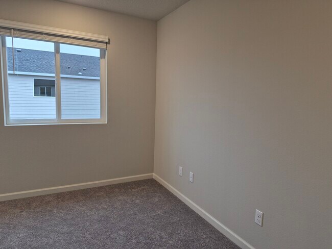 Building Photo - 31741 NW Blake Terr