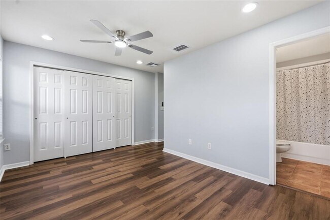Building Photo - 2505 Harn Blvd