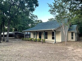 Building Photo - 2099 Edgewood Ln