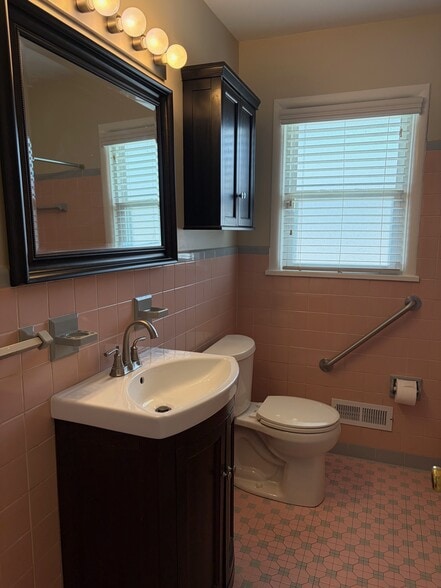 Building Photo - 7408 Lorenzo Ln