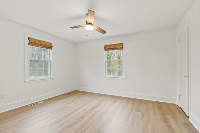 Building Photo - Nicely maintained 3 Bed, 1 Bath Single-Level Home with Bonus Sunroom