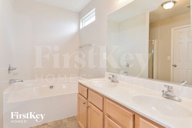 Building Photo - 137 Silver Creek Trail