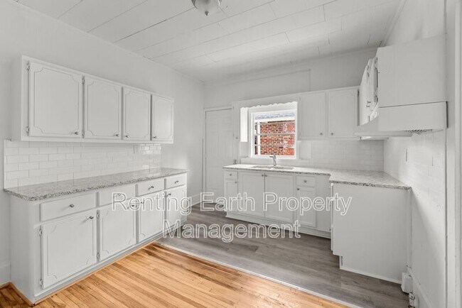 Building Photo - 1420 44th St Ensley