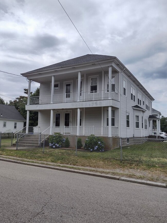 Building Photo - Pawtucket/Darlington – Large Two Bed - $1,450
