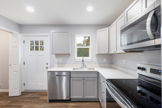 Building Photo - 6900 Seaver Dr NW