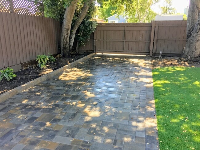 Building Photo - Beautifully Renovated San Mateo Bungalow w...
