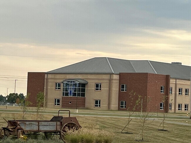 Building Photo - 1549 Marie Wy