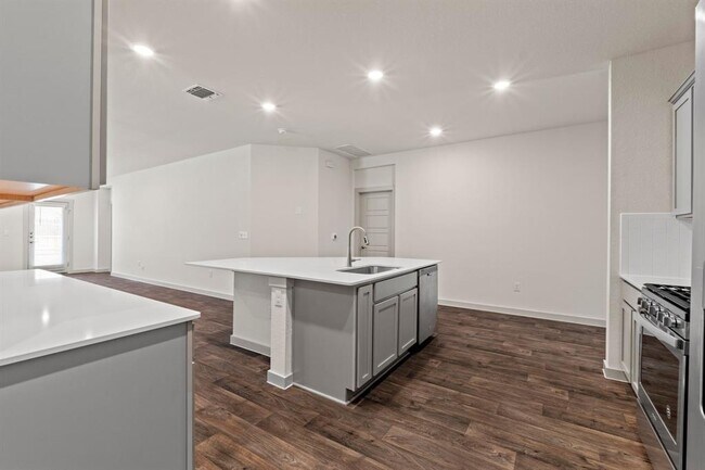 Building Photo - 3024 Louris Ln