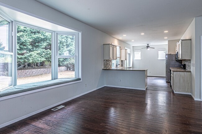 Building Photo - Beautiful home near Clark Lake Park!