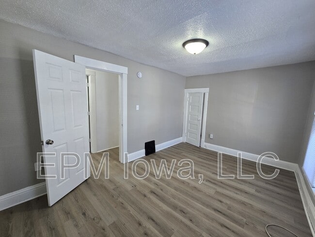 Building Photo - 827 Dawson St