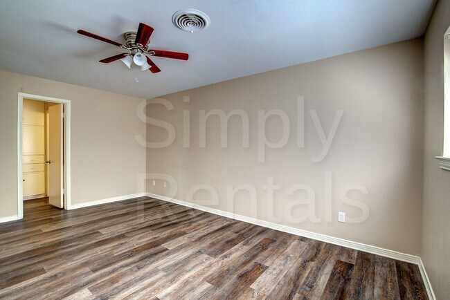 Building Photo - 6426 Chapman Dr