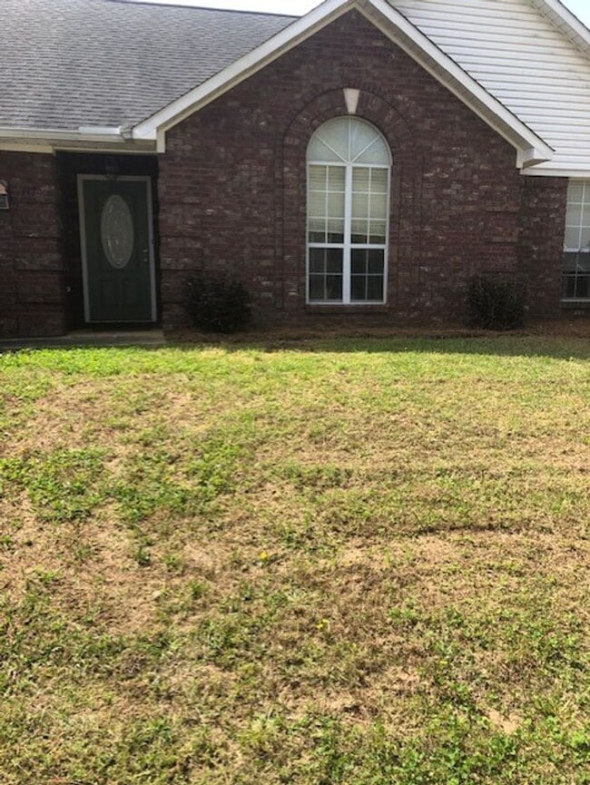 Building Photo - 117 Gardenview Dr