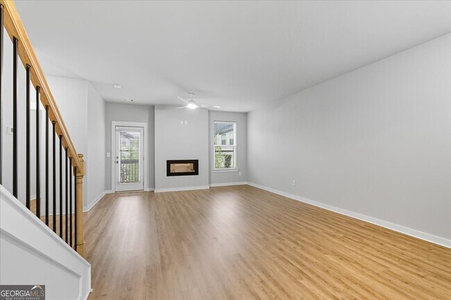 Building Photo - 2030 Main St NW