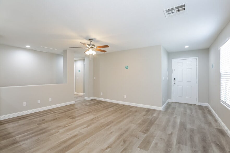 Building Photo - 11738 Magliana St