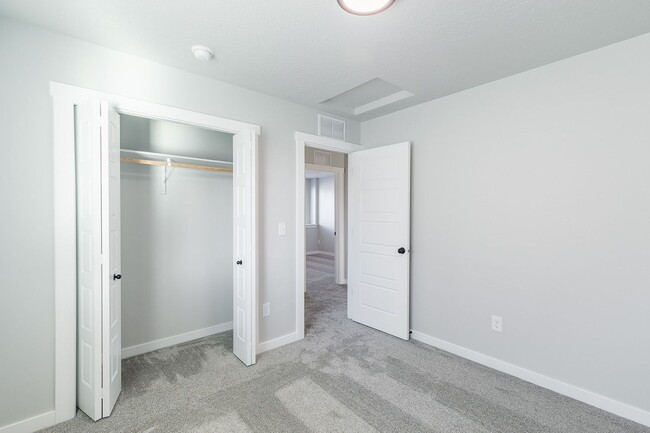 Building Photo - New 4 Bed 2.5 Bath House in Star