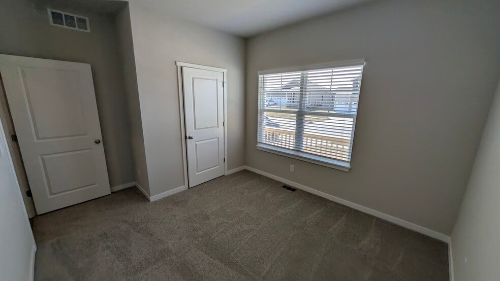 Building Photo - 449 Meadows Ct