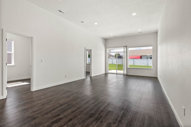 Building Photo - 714 N Arties Rd