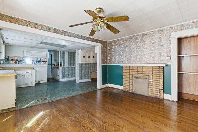 Building Photo - 3332 Walnut Ave SW