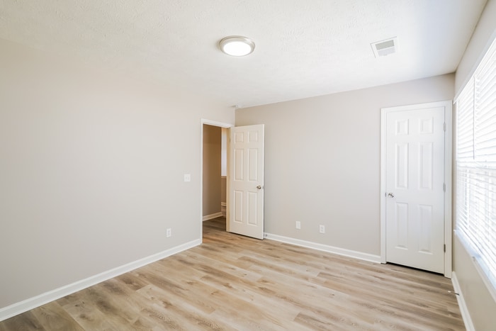 Building Photo - 347 Golfview Ln