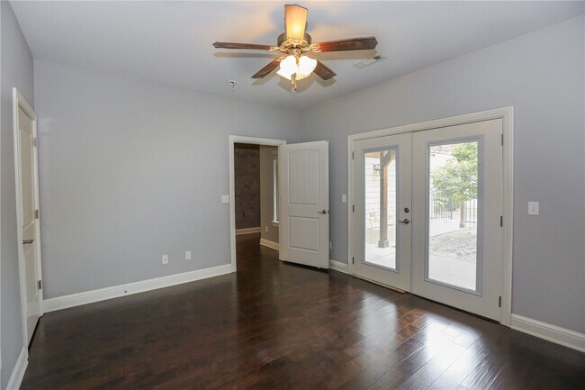 Building Photo - 2007 S Dixieland Rd