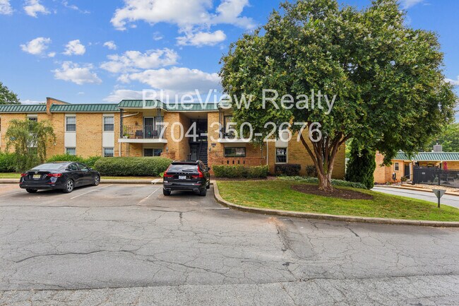 Building Photo - 4735 Hedgemore Dr