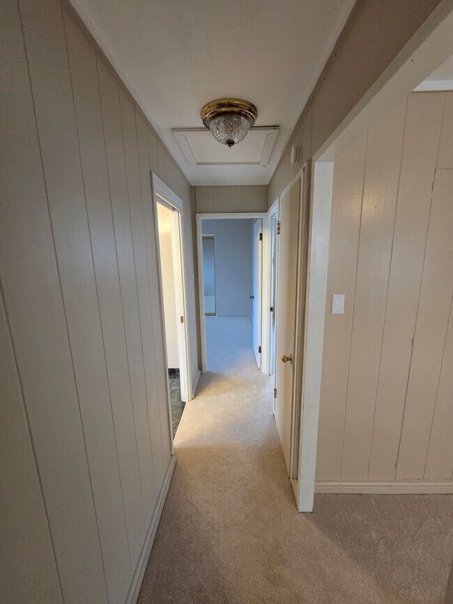Building Photo - Charming 3 Bedroom 2 Bath Single Family Home in Manoa Valley