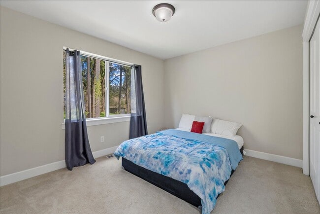 Building Photo - Luxury Living at Sagebrook