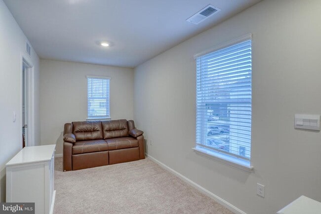 Building Photo - 124 Currant Cir