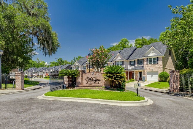 Building Photo - 2 Weslyn Park Dr